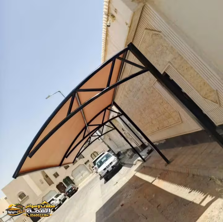 حدادتركيب مظلات خارجية في منطقة بدر