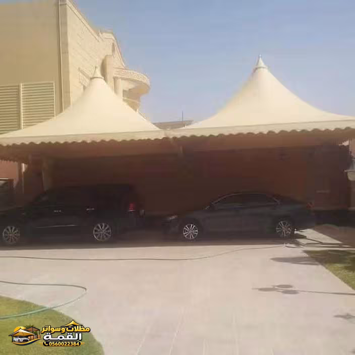 مظلات هرمية بالمدينة